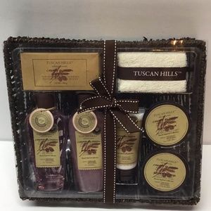 Tuscan Hills Cherry Blossom Gift Basket Bath Set